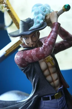 1/6 Scale Dracule Mihawk with LED - ONE PIECE Resin Statue - Magic Play Club Studios