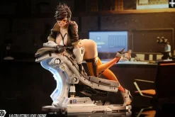 1/4 Scale Tracer Lena Oxton with LED - Overwatch Resin Statue - Dtalon Studio