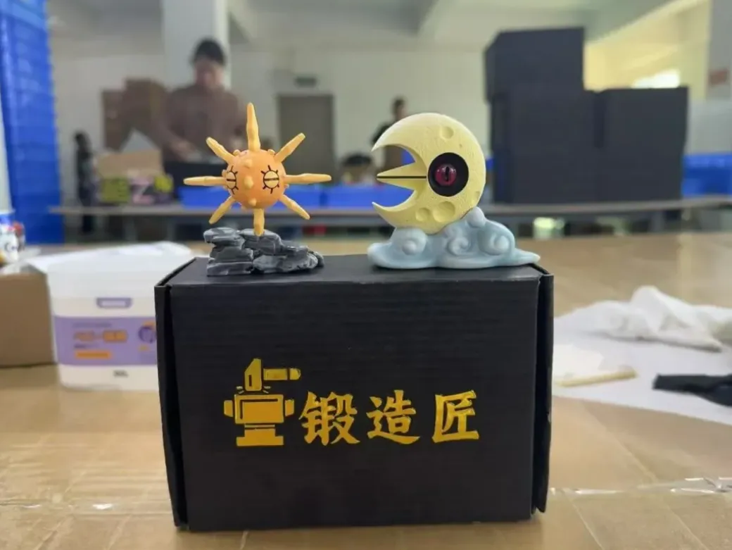 1/20 Scale World Zukan Lunatone & Solrock - Pokemon Statue - DuanZaoJiang Studios