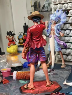Holding Down Hat Monkey D. Luffy - ONE PIECE Resin Statue - LX-Studios