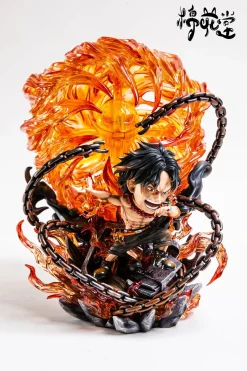 Portgas D. Ace & Ace Cosplay Shin-chan - ONE PIECE Crayon Shin-chan Resin Statue - MianHuaTang Studios