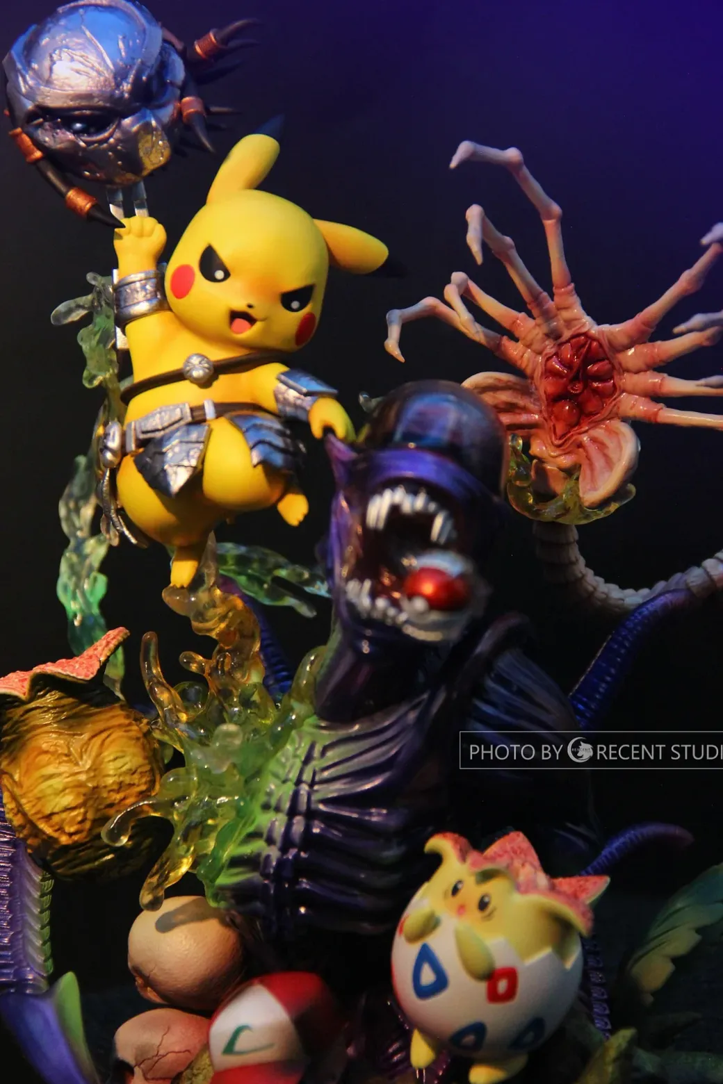 Predator Cosplay Pikachu vs Alien - Pokemon Alien Resin Statue - Crescent-Studios