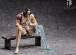 Sitting Bathhouse Kuzan - ONE PIECE Resin Statue - BT Studios