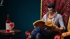 Sitting Dracule Mihawk - ONE PIECE Resin Statue - Brain Hole Studio