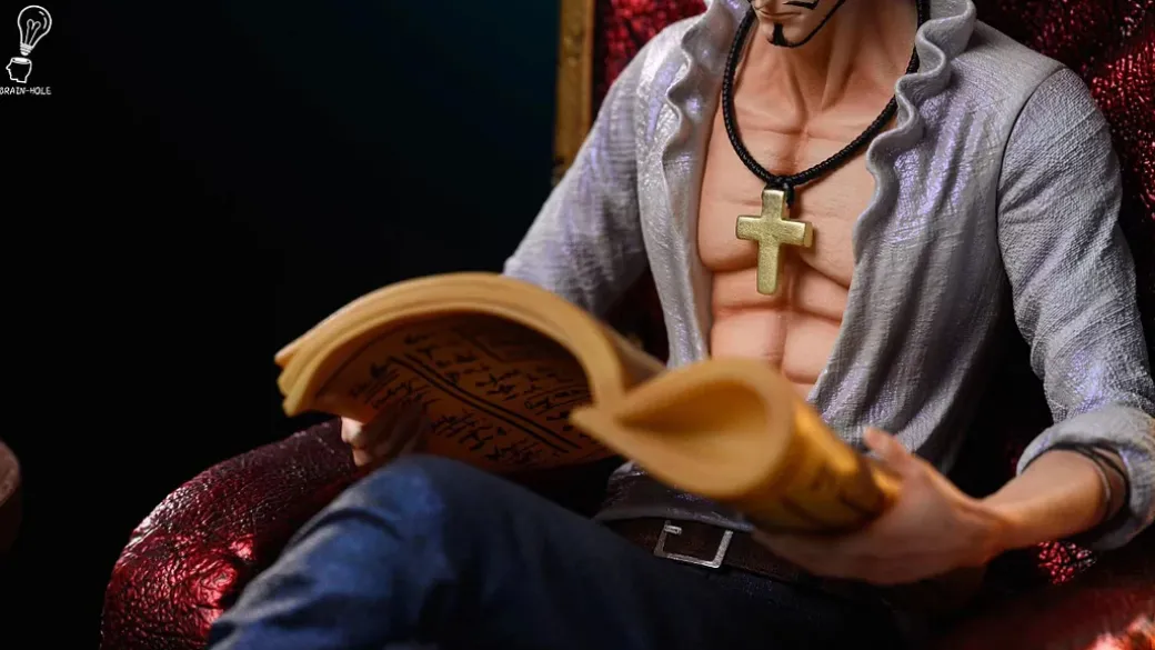 Sitting Dracule Mihawk - ONE PIECE Resin Statue - Brain Hole Studio