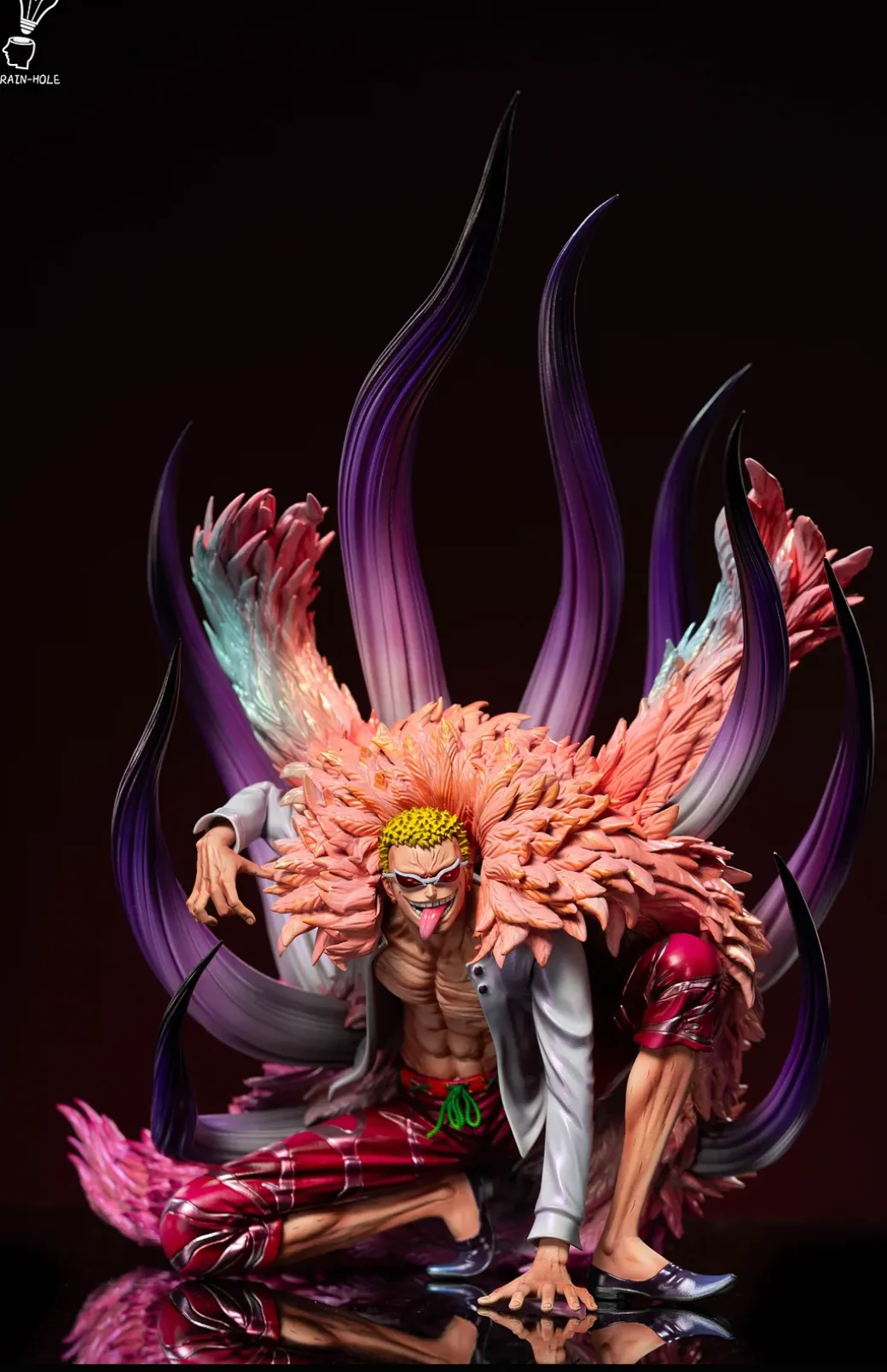 Squatting Donquixote Doflamingo - ONE PIECE Resin Statue - Brain Hole Studio