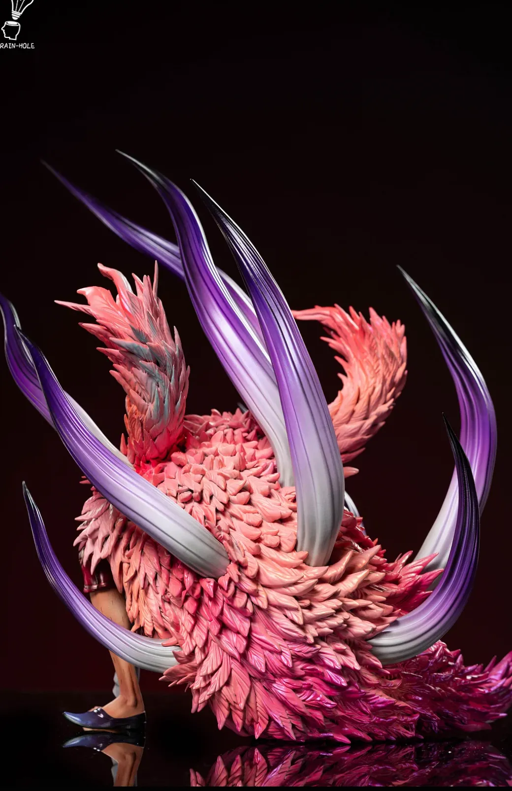 Squatting Donquixote Doflamingo - ONE PIECE Resin Statue - Brain Hole Studio