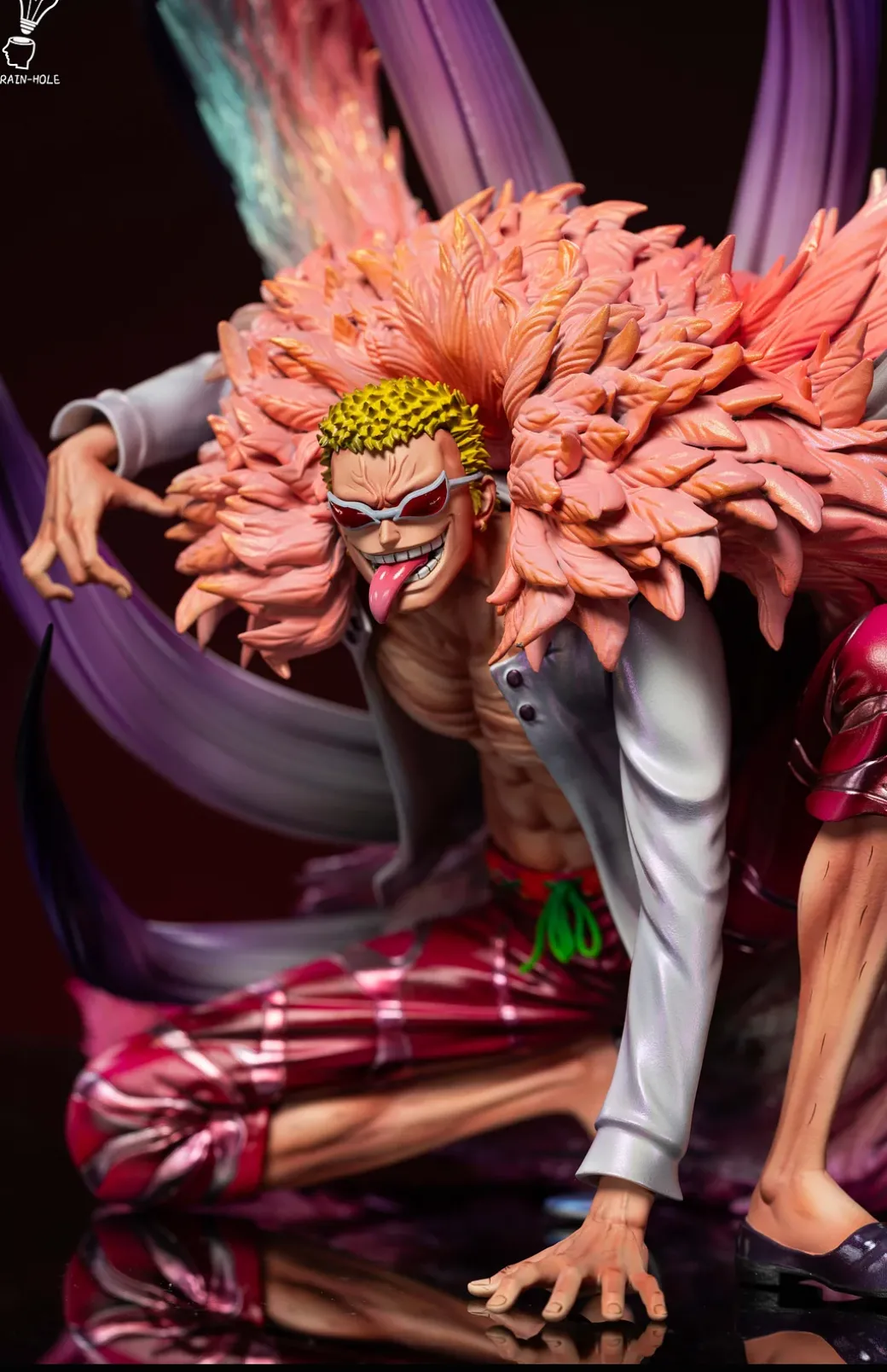 Squatting Donquixote Doflamingo - ONE PIECE Resin Statue - Brain Hole Studio