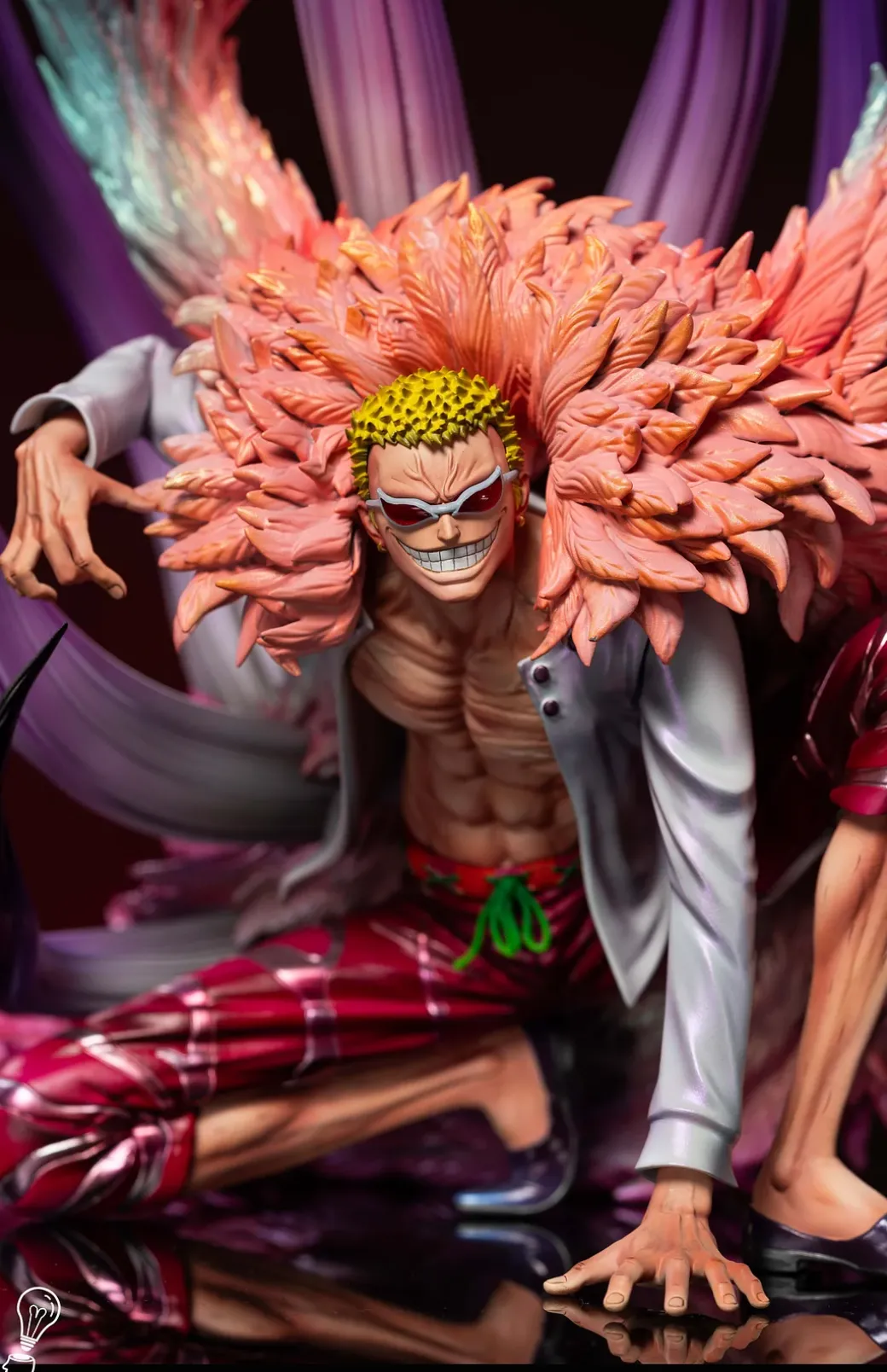Squatting Donquixote Doflamingo - ONE PIECE Resin Statue - Brain Hole Studio