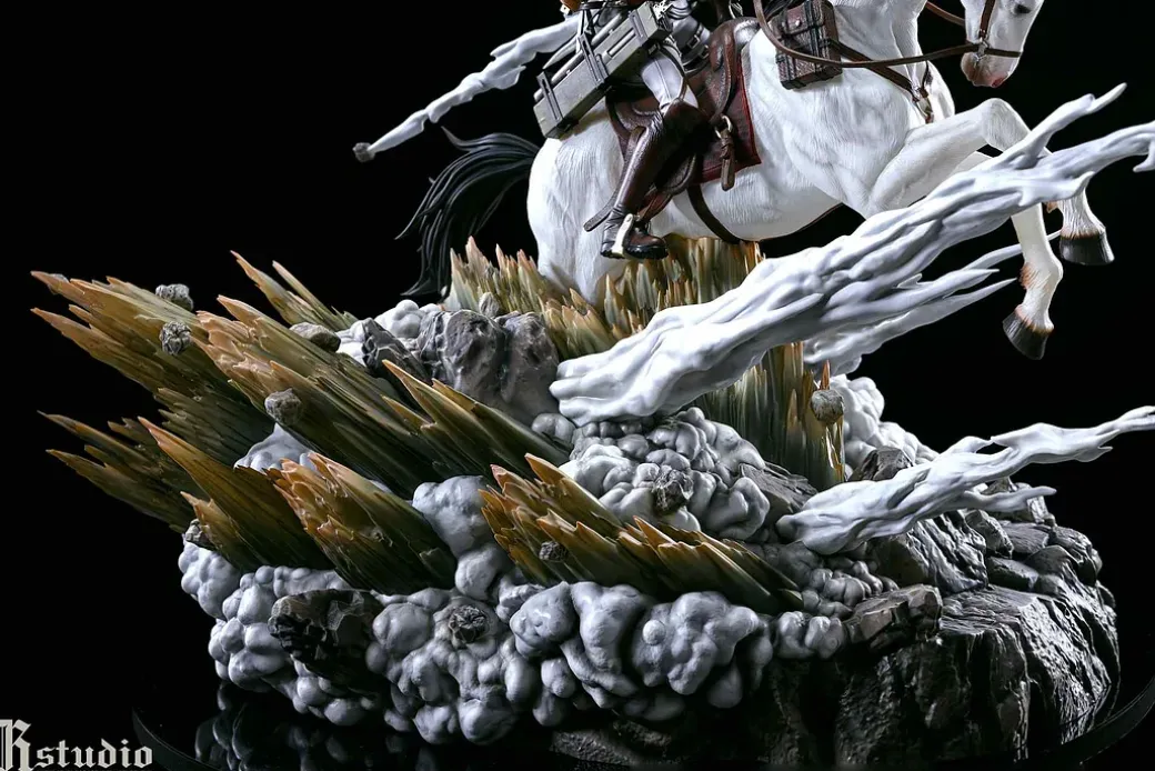 The 13th commander of Survey Corps Erwin Smith – Attack On Titan Resin Statue – JR Studio